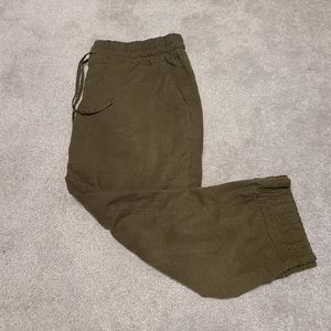 💪2/$15 Olive Green Mec Capris